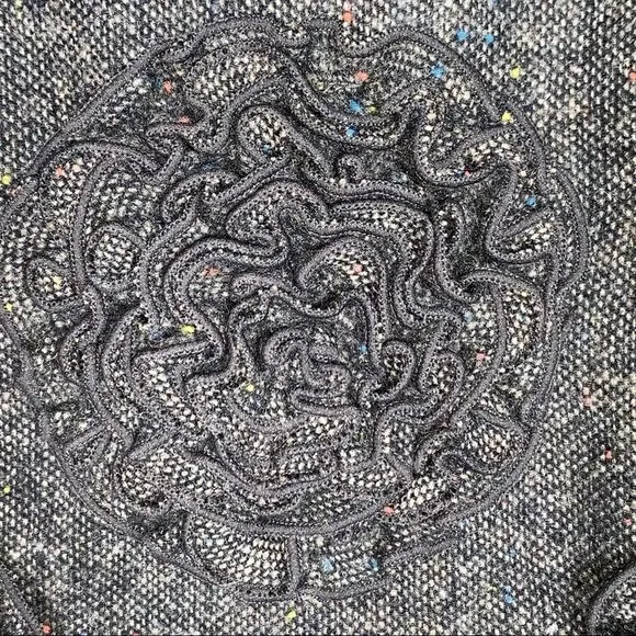 LOFT dark gray wool blend A-line skirt with flower appliqué size 0P 0 Petite - Picture 4 of 5